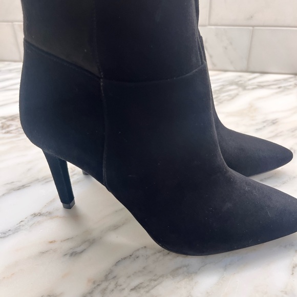 New MICHAEL KORS
Dorothy Flex Stretch Suede Black Boot Size 5 - Picture 11 of 16